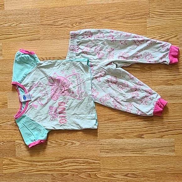 💥3/$20💥 Peppa Pig Pajamas - Picture 1 of 3